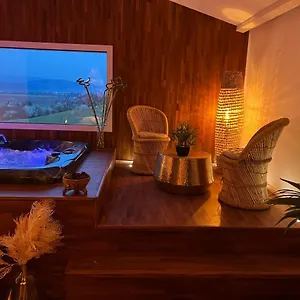 D Hôtes Avec Jaccuzzi Couette-café